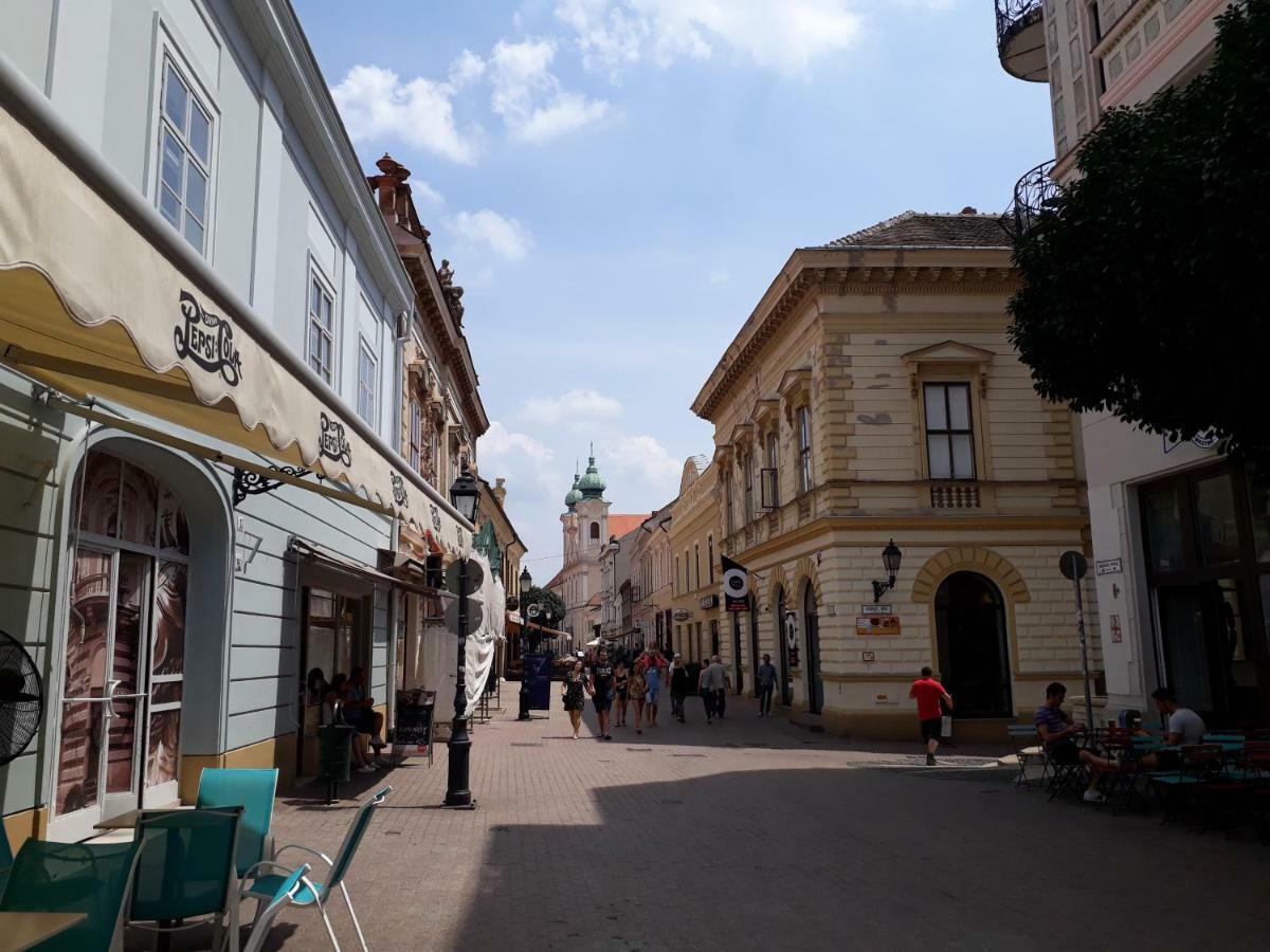 Sunny City Center Pécs Esterno foto