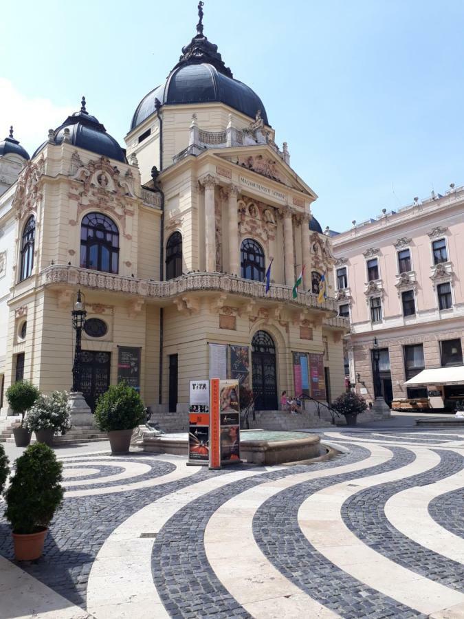 Sunny City Center Pécs Esterno foto